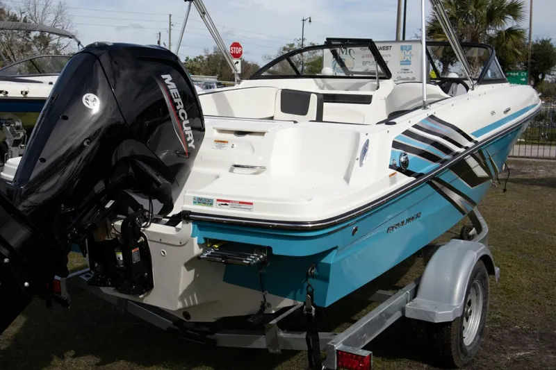 Slide: The Image of Bayliner VR4 Bowrider OB 2023 - 8