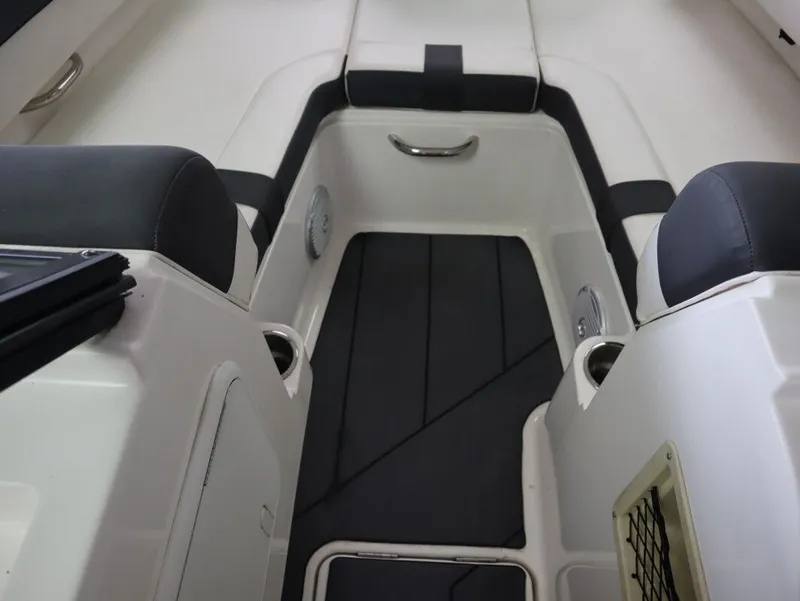 Slide: The Image of Bayliner DX 2000 2023 - 16