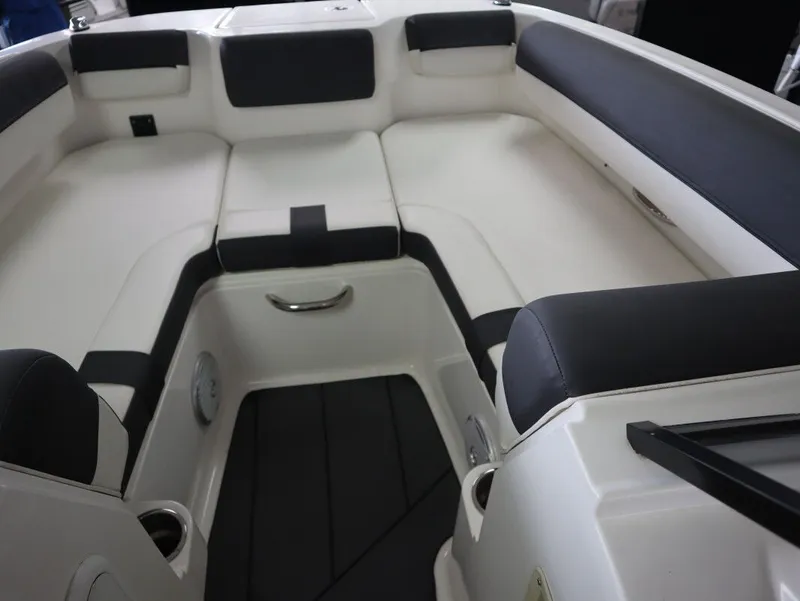 Slide: The Image of Bayliner DX 2000 2023 - 17