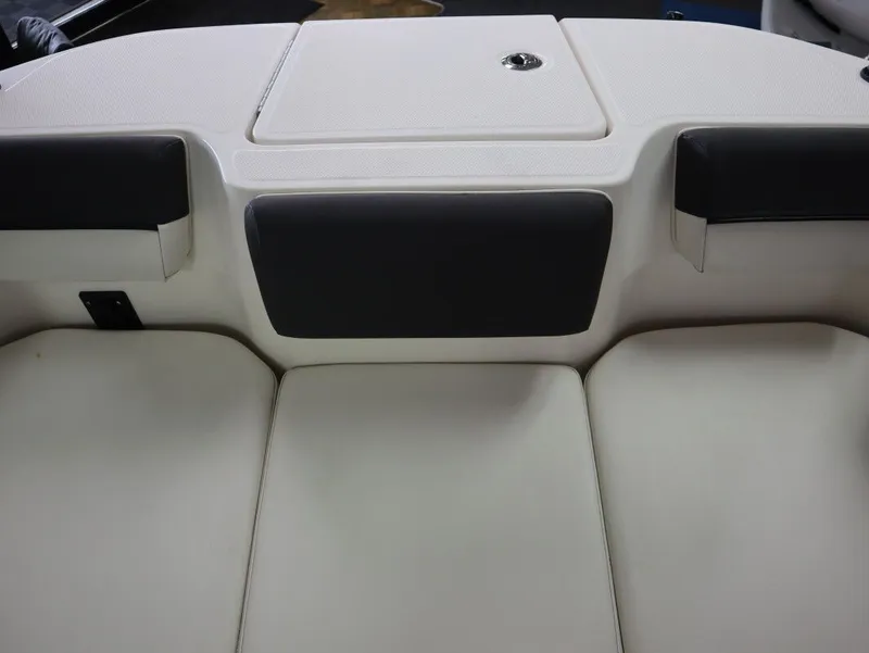 Slide: The Image of Bayliner DX 2000 2023 - 19