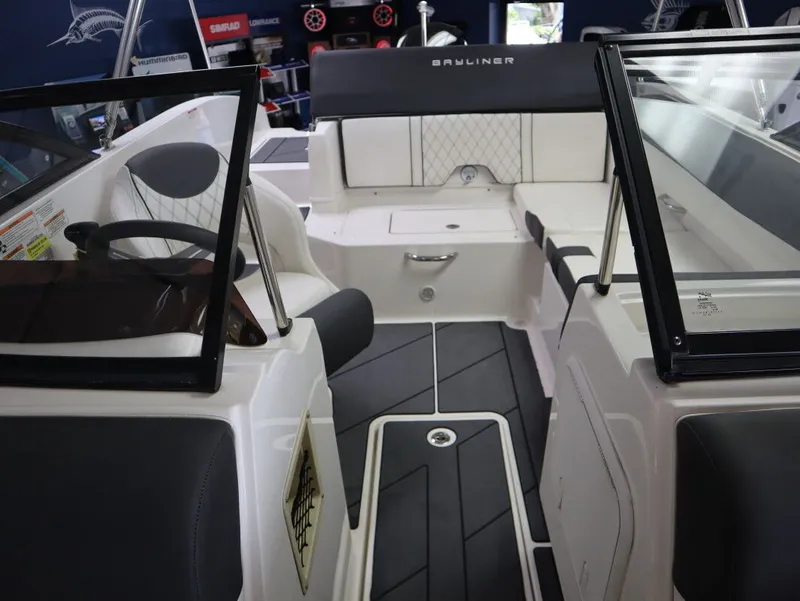 Slide: The Image of Bayliner DX 2000 2023 - 22