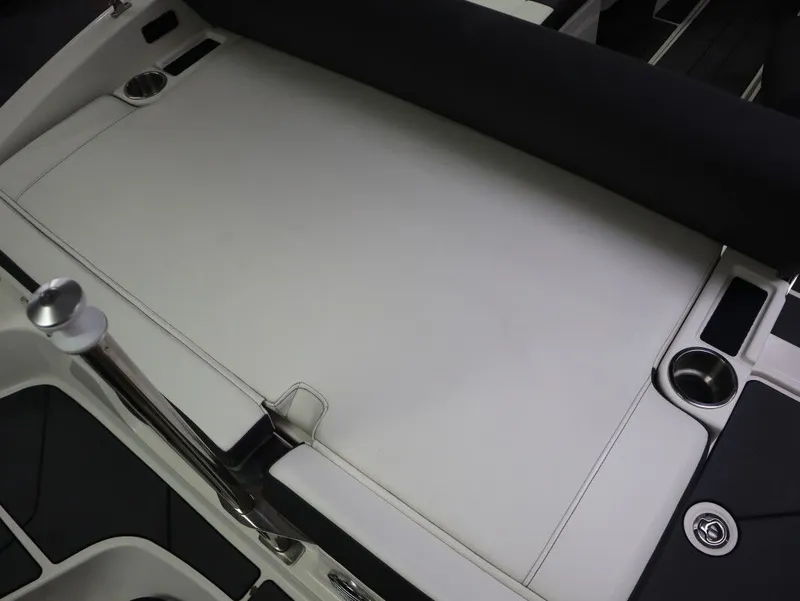 Slide: The Image of Bayliner DX 2000 2023 - 5