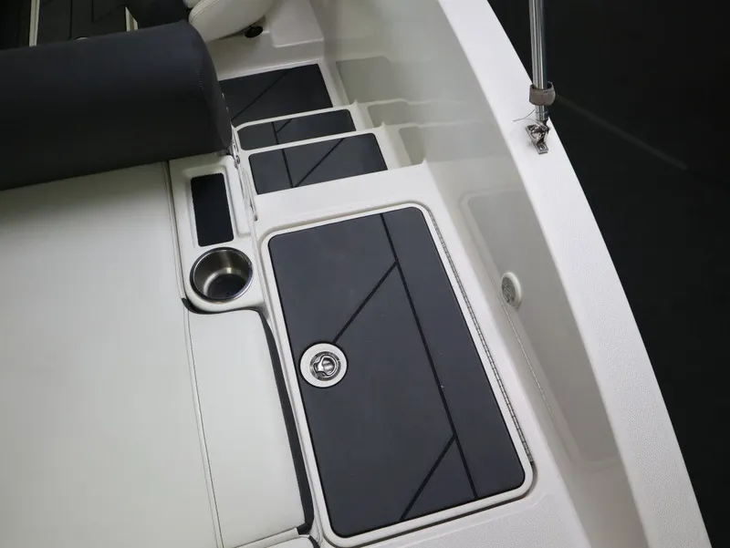 Slide: The Image of Bayliner DX 2000 2023 - 6