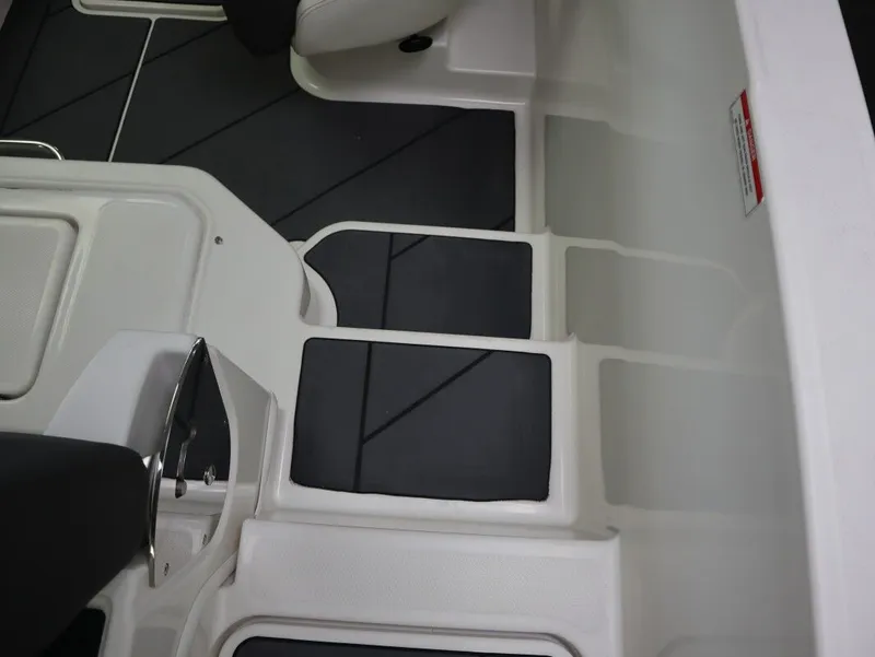 Slide: The Image of Bayliner DX 2000 2023 - 7