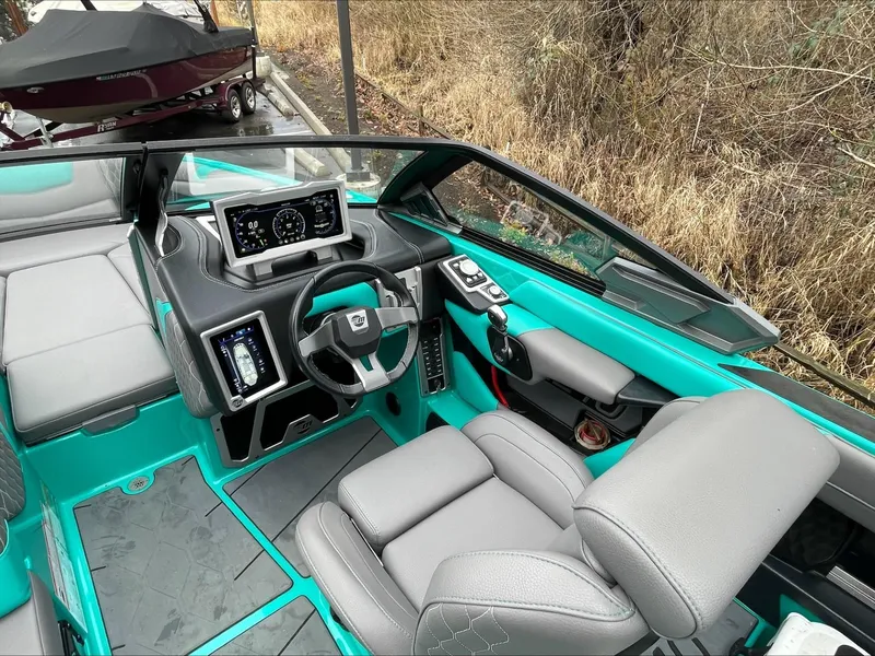 Slide: The Image of Malibu M240 2021 - 11