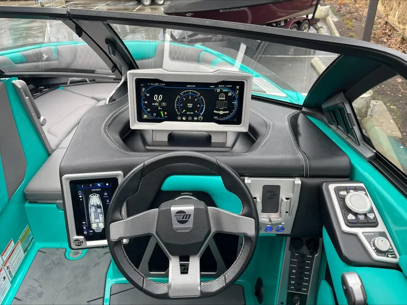 Slide: The Image of Malibu M240 2021 - 13