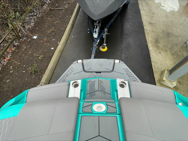 Slide: The Image of Malibu M240 2021 - 18