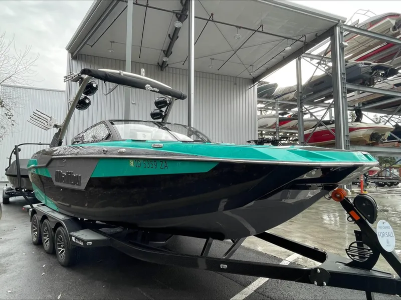 Slide: The Image of Malibu M240 2021 - 4