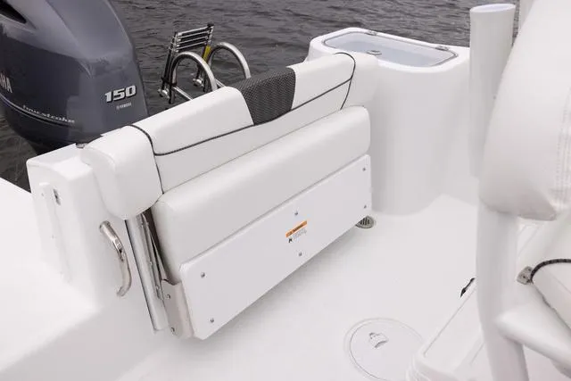 Slide: The Image of 2023 Wellcraft 222 Fisherman boat with Yamaha 150 engine, rear seating and ladder. - 35