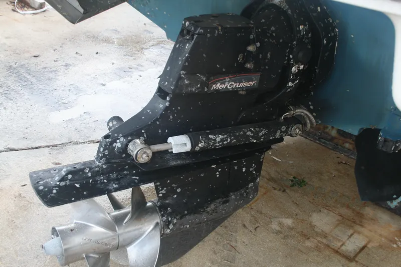 Slide: The Image of 2014 Sea Ray 270 SLX MerCruiser outdrive with barnacles. - 24