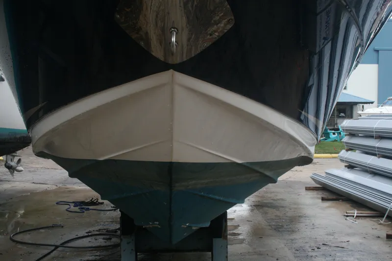 Slide: The Image of 2014 Sea Ray 270 SLX boat hull on dry dock. - 4