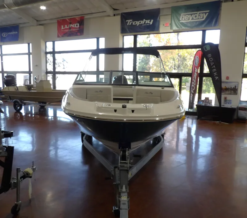 Slide: The Image of Sea Ray SPX 230 2023 - 4