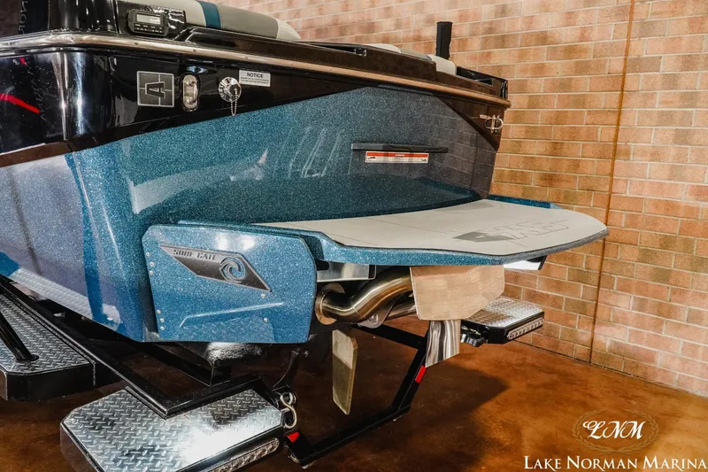 Slide: The Image of 2022 Axis T250 boat rear view at Lake Norman Marina. - 4