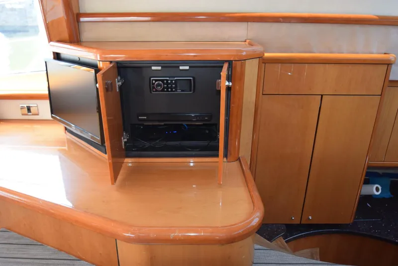 Slide: The Image of 2005 Sunseeker Manhattan 50 yacht interior with entertainment system. - 10
