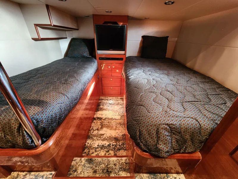 Slide: The Image of Luxurious 2007 Ocean Alexander Veloce yacht cabin with twin beds and elegant wood finish. - 24