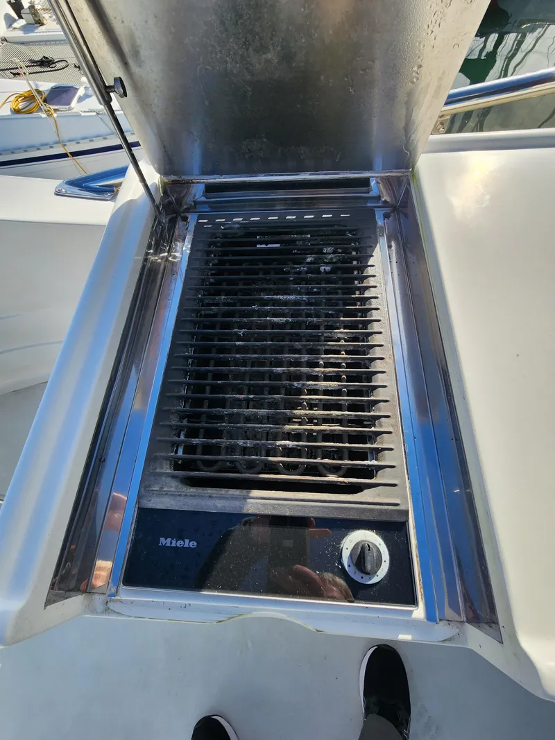 Slide: The Image of Built-in grill on 2007 Ocean Alexander Veloce yacht deck. - 32
