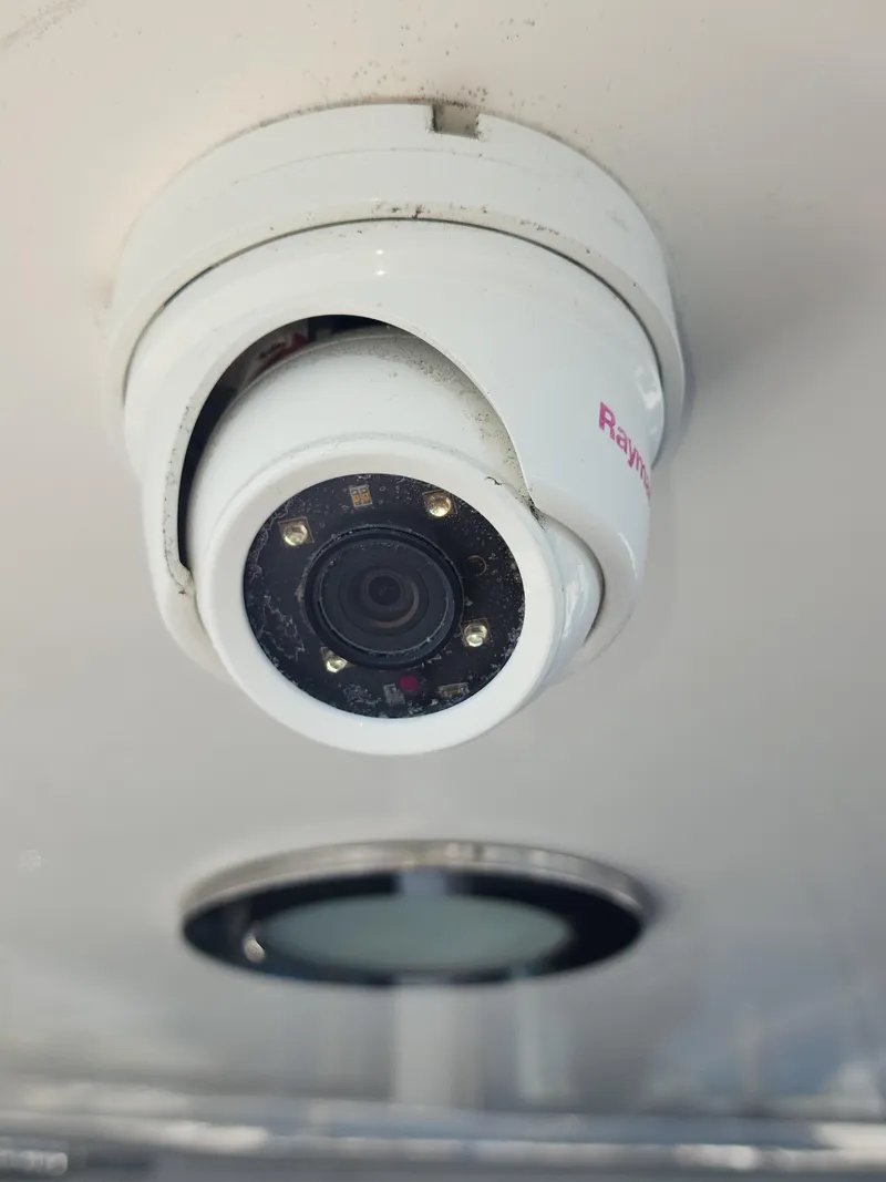 Slide: The Image of Security camera on 2007 Ocean Alexander Veloce yacht ceiling. - 43