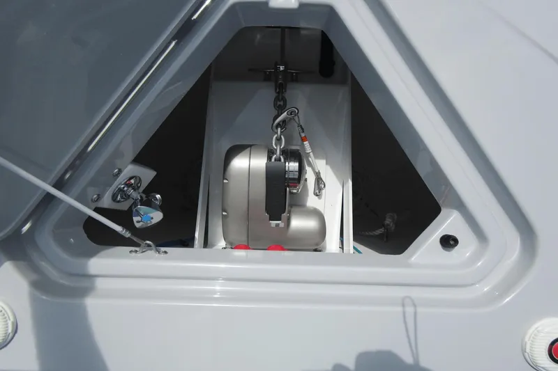 Slide: The Image of Cruisers 38 GLS South Beach Outboard 2024 - 23