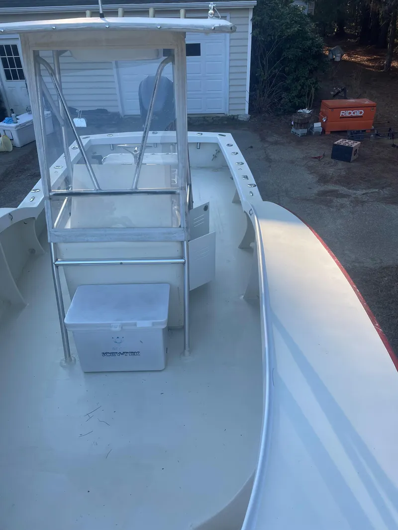 Slide: The Image of Custom Carolina Bandy 26' boat, 2000 model, with center console and storage box. - 19