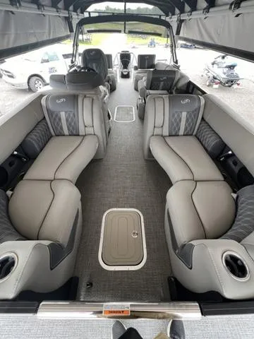 Slide: The Image of Barletta Lusso L25M 2024 - 3