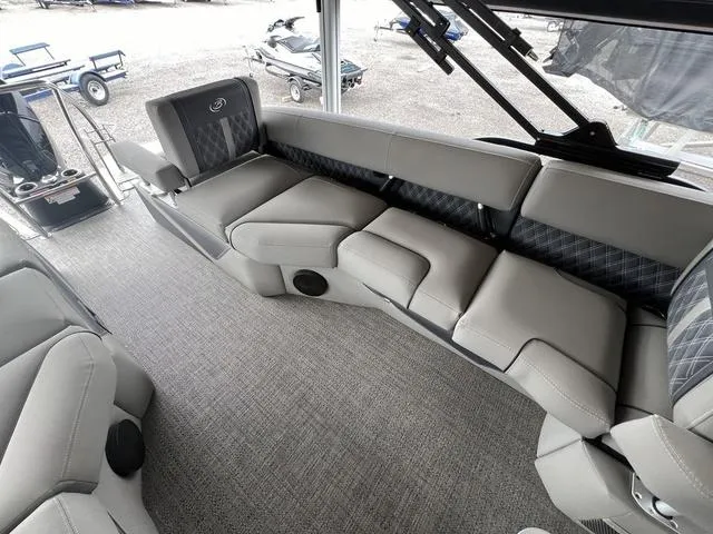 Slide: The Image of Barletta Lusso L25M 2024 - 8