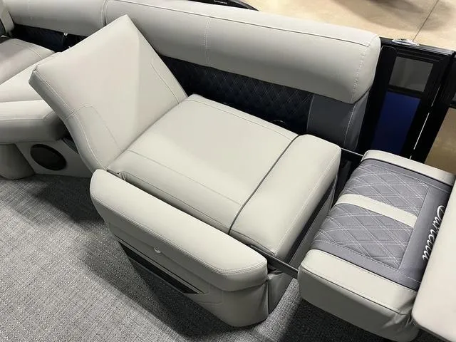 Slide: The Image of Barletta Lusso L23M 2024 - 12