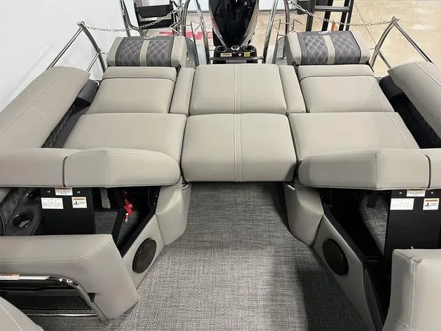 Slide: The Image of Barletta Lusso L23M 2024 - 19