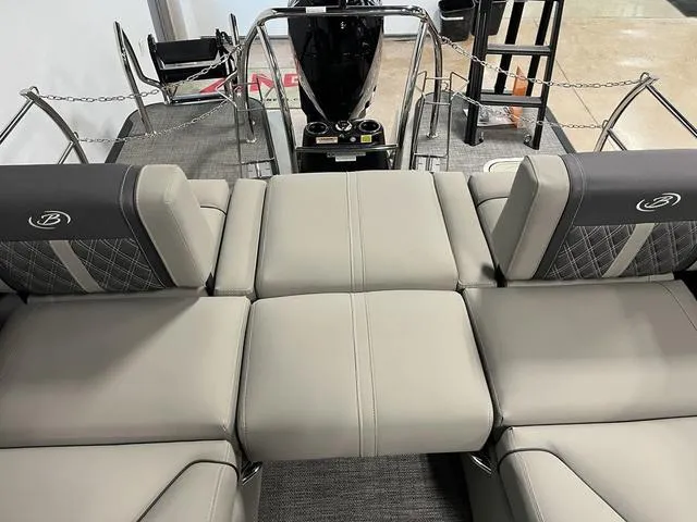 Slide: The Image of Barletta Lusso L23M 2024 - 21