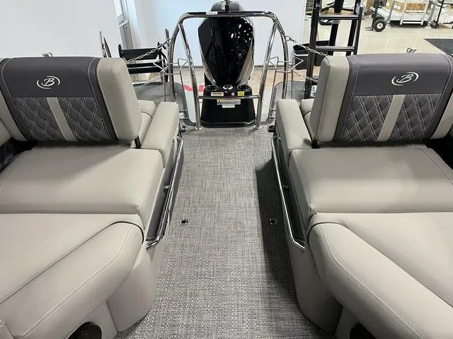 Slide: The Image of Barletta Lusso L23M 2024 - 22