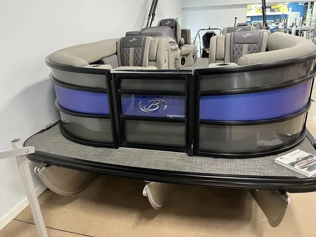 Slide: The Image of Barletta Lusso L23M 2024 - 3