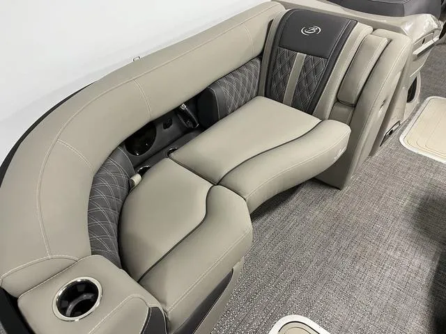 Slide: The Image of Barletta Lusso L23M 2024 - 5