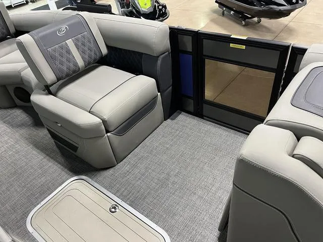 Slide: The Image of Barletta Lusso L23M 2024 - 7