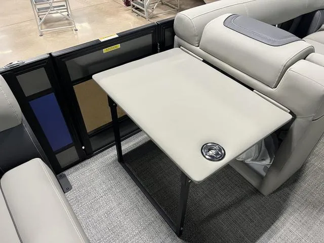 Slide: The Image of Barletta Lusso L23M 2024 - 8