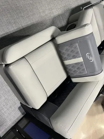 Slide: The Image of Barletta Lusso L23M 2024 - 9