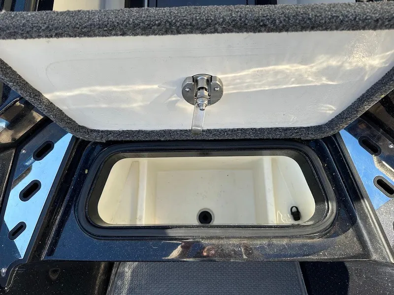 Slide: The Image of 2024 Ranger Z521R Ranger Cup Equipped livewell compartment, open lid view. - 26
