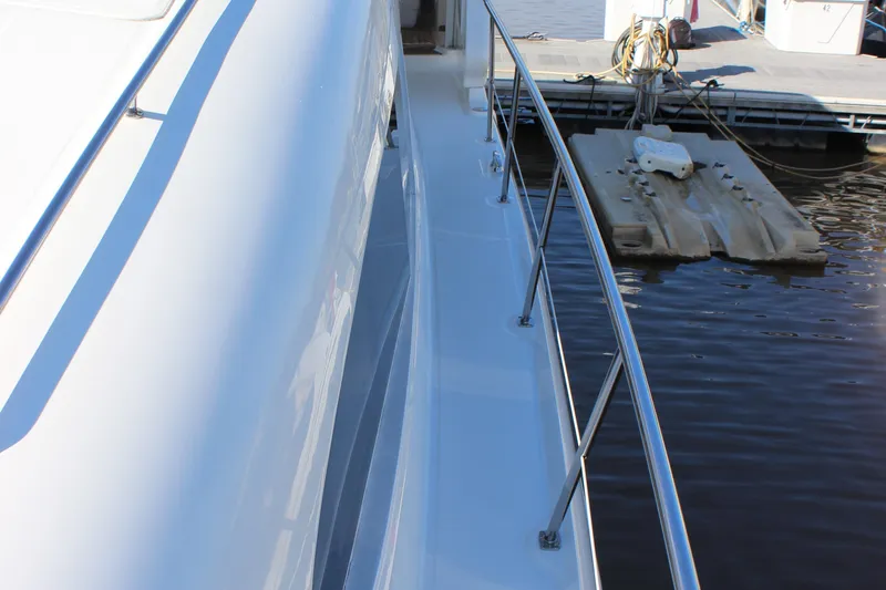 Slide: The Image of Sea Ray 480 Motor Yacht 2002 - 118
