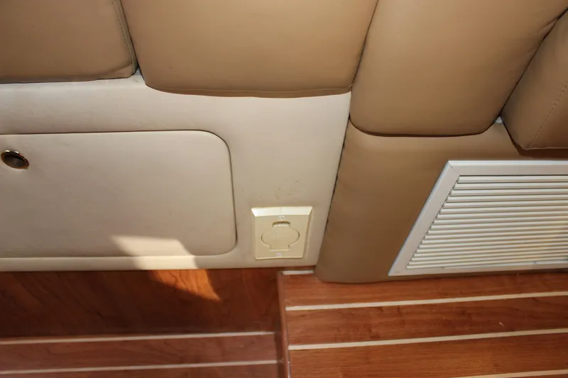 Slide: The Image of Sea Ray 480 Motor Yacht 2002 - 51