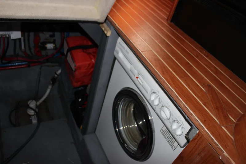 Slide: The Image of Sea Ray 480 Motor Yacht 2002 - 54