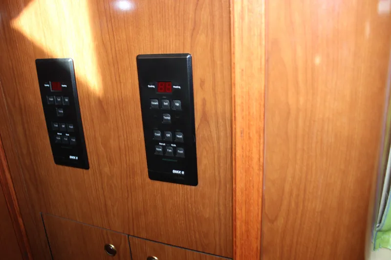 Slide: The Image of Sea Ray 480 Motor Yacht 2002 - 57