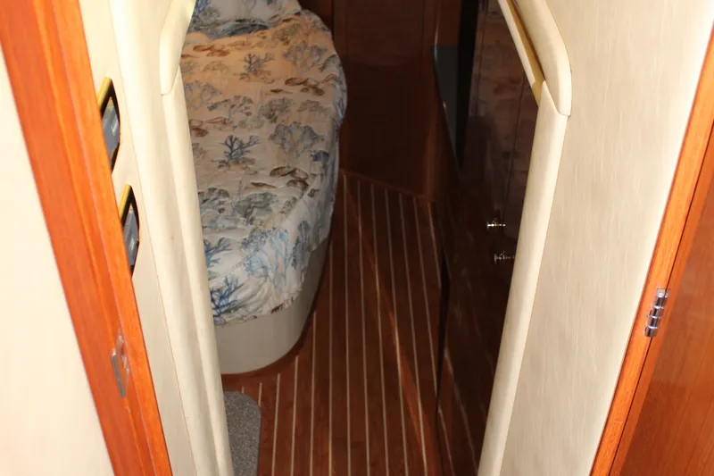 Slide: The Image of Sea Ray 480 Motor Yacht 2002 - 58