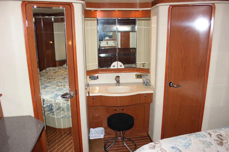 Slide: The Image of Sea Ray 480 Motor Yacht 2002 - 60