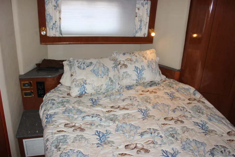 Slide: The Image of Sea Ray 480 Motor Yacht 2002 - 65