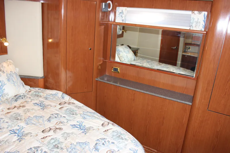 Slide: The Image of Sea Ray 480 Motor Yacht 2002 - 66