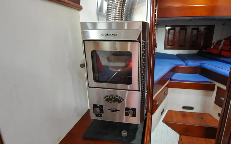 Slide: The Image of Custom Eldredge-McInnis 47 Cutter - Prowess - Salon - Heater - 116