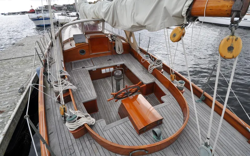 Slide: The Image of Custom Eldredge-McInnis 47 Cutter - Prowess - Cockpit - 20