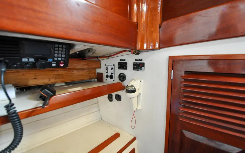 Slide: The Image of Custom Eldredge-McInnis 47 Cutter - Prowess - Dinette - 79