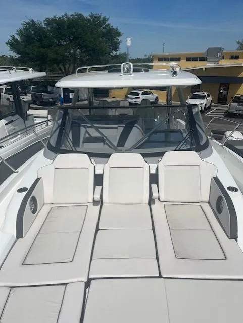 Slide: The Image of 2024 Jeanneau Leader 12.5 WA boat with spacious sunbathing area. - 33