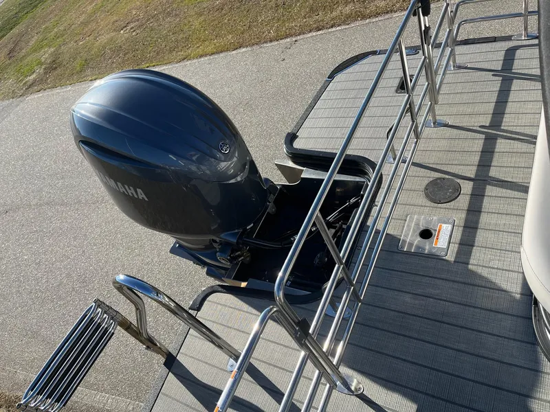 Slide: The Image of 2024 Starcraft SLS3 boat with Yamaha outboard motor. - 15