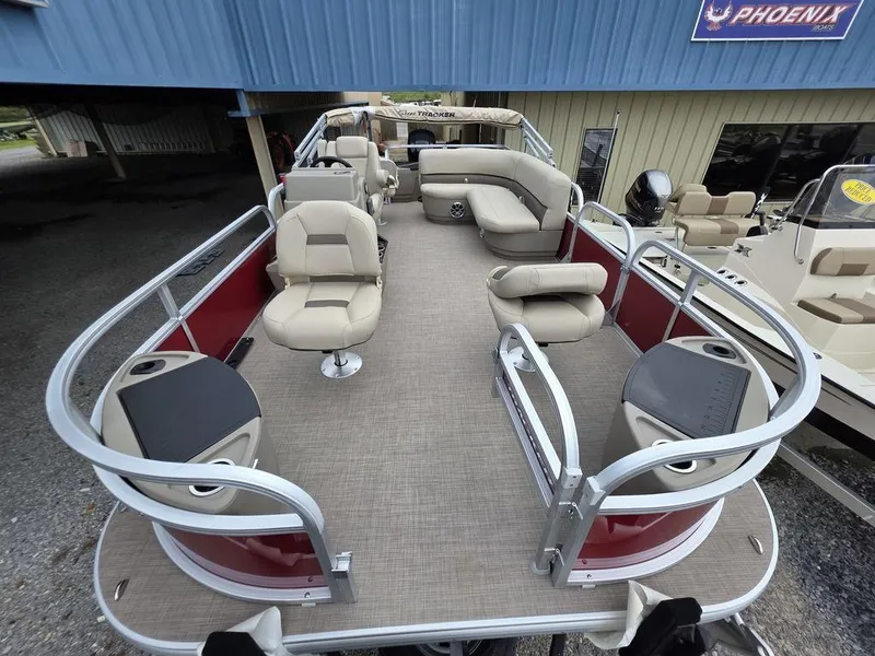 Slide: The Image of 2025 Sun Tracker BASS BUGGY® 18 DLX pontoon boat with spacious seating and modern design. - 22