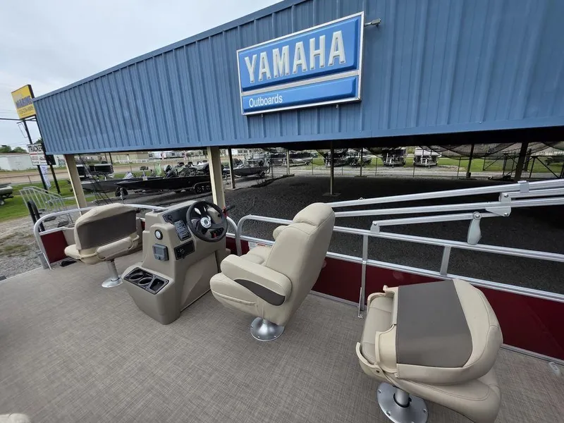 Slide: The Image of 2025 Sun Tracker BASS BUGGY® 18 DLX pontoon boat with Yamaha outboards display. - 5